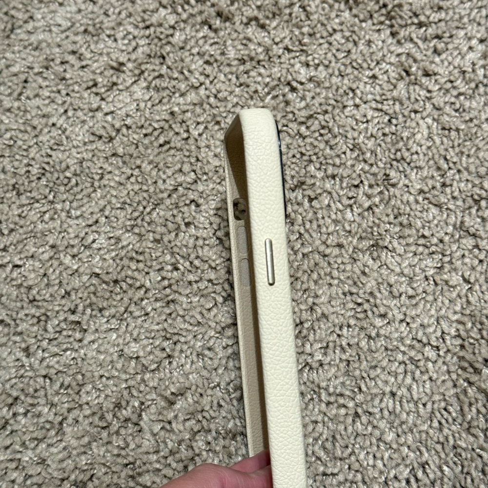 Casetify Cream iPhone 14 pro Case - Picture 4 of 4